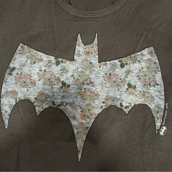 Junk Food Clothing Floral Batman Logo Black Scoop Neck Tee Size Medium - Picture 5 of 6